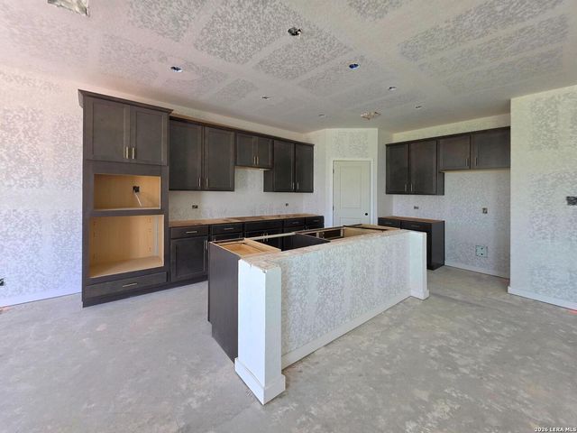 136 Yale St, Seguin, TX 78155