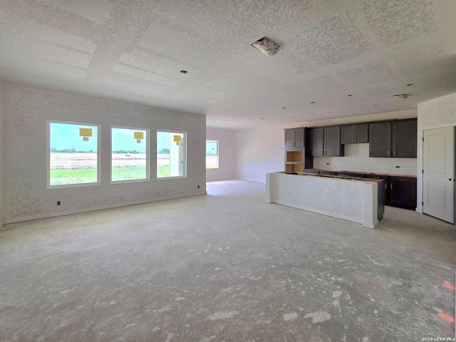 136 Yale St, Seguin, TX 78155