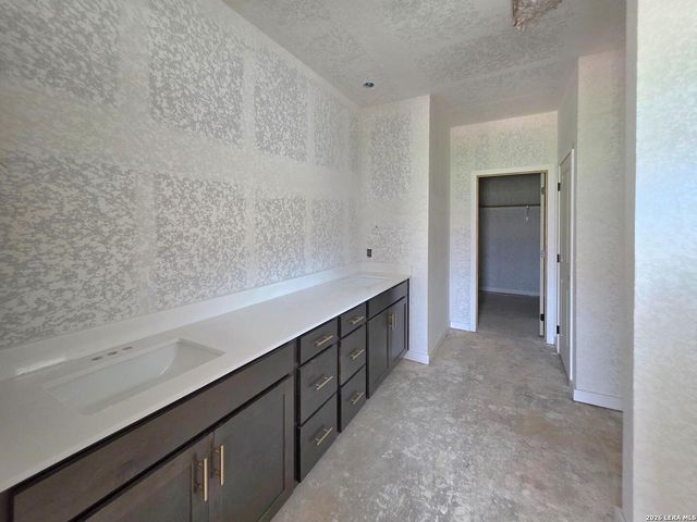 136 Yale St, Seguin, TX 78155