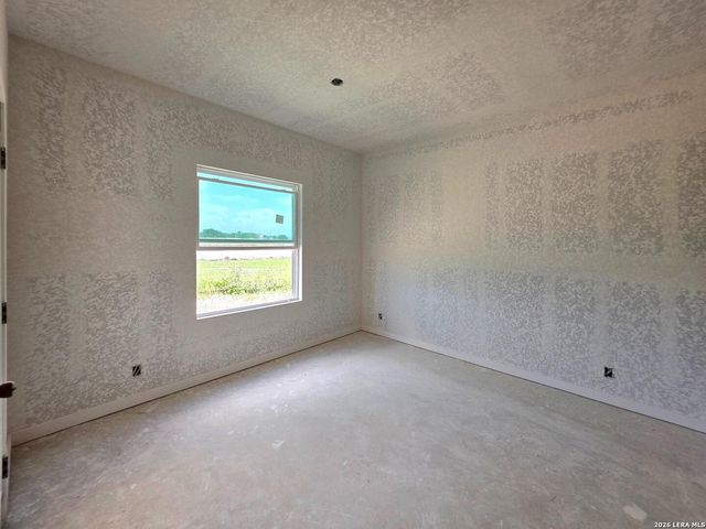 136 Yale St, Seguin, TX 78155