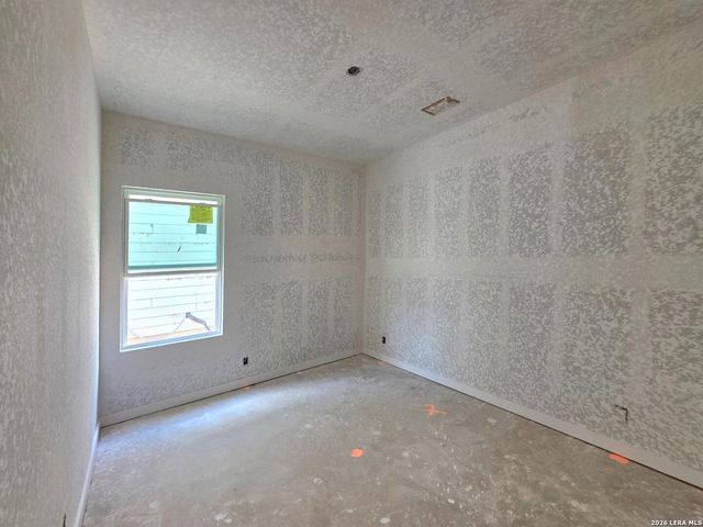 136 Yale St, Seguin, TX 78155