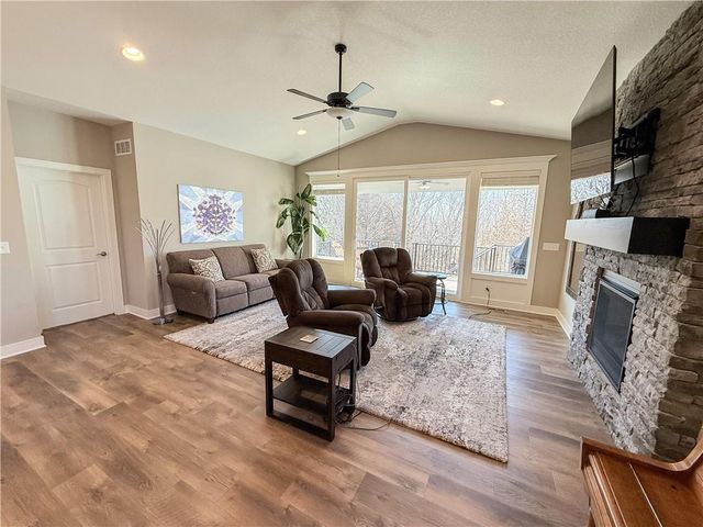 1173 SW Whitby Drive, Lee's Summit, MO 64083