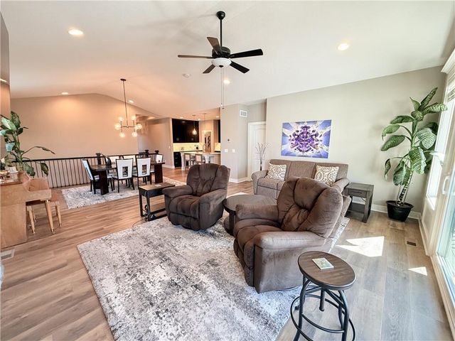 1173 SW Whitby Drive, Lee's Summit, MO 64083