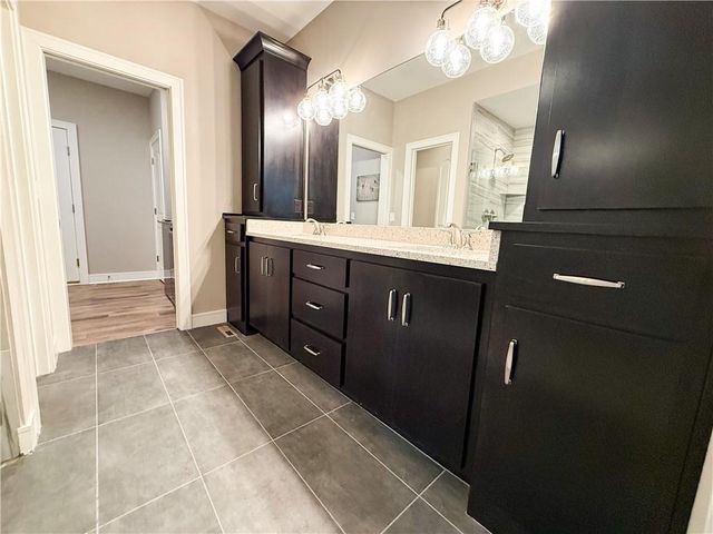 1173 SW Whitby Drive, Lee's Summit, MO 64083