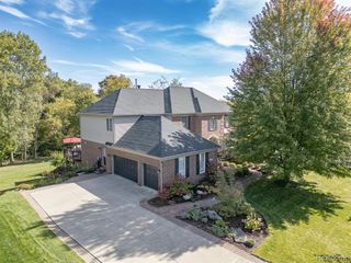 568 Berridge Circle, Lake Orion, MI 48360