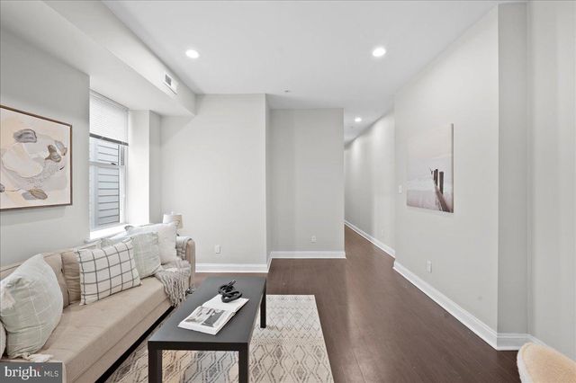 1325 N FRANKLIN ST, Philadelphia, PA 19122