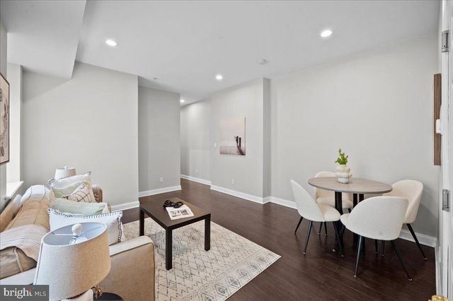 1325 N FRANKLIN ST, Philadelphia, PA 19122