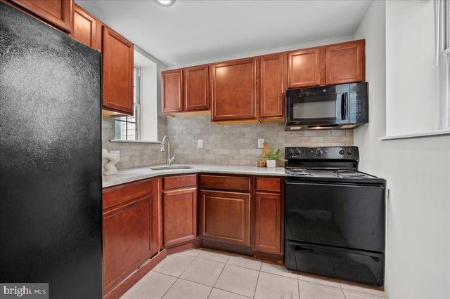 1325 N FRANKLIN ST, Philadelphia, PA 19122