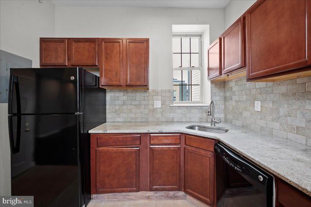 1325 N FRANKLIN ST, Philadelphia, PA 19122