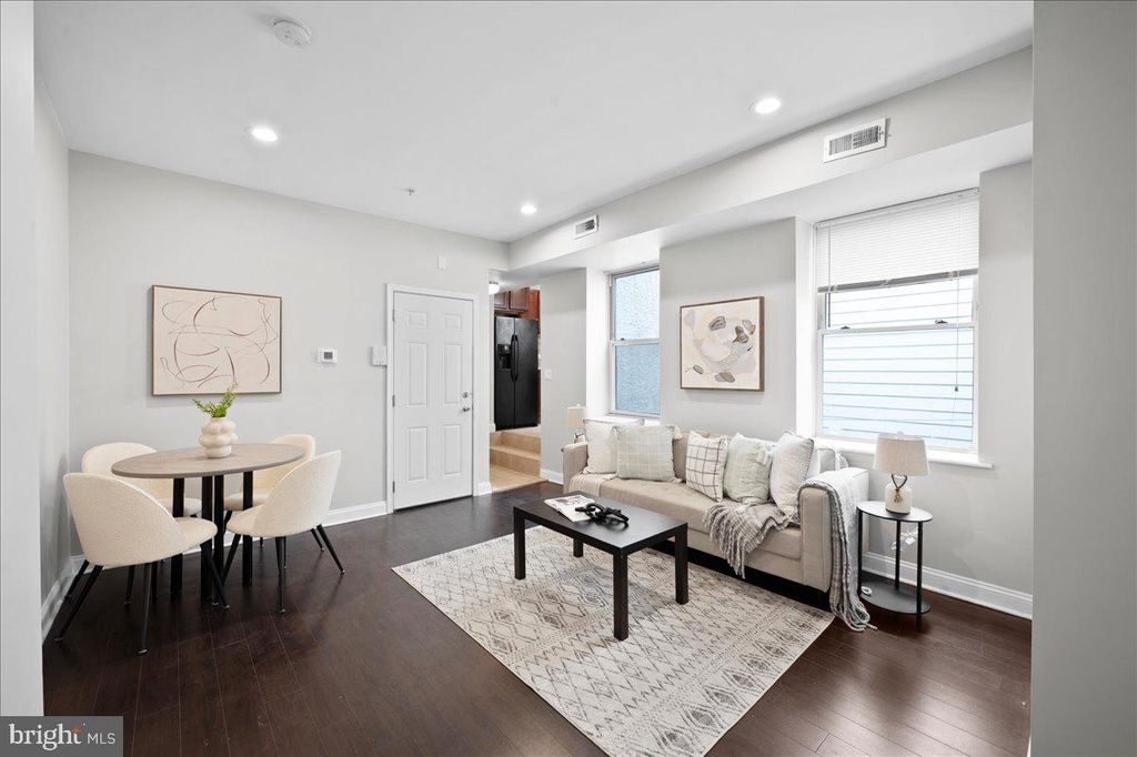 1325 N FRANKLIN ST, Philadelphia, PA 19122