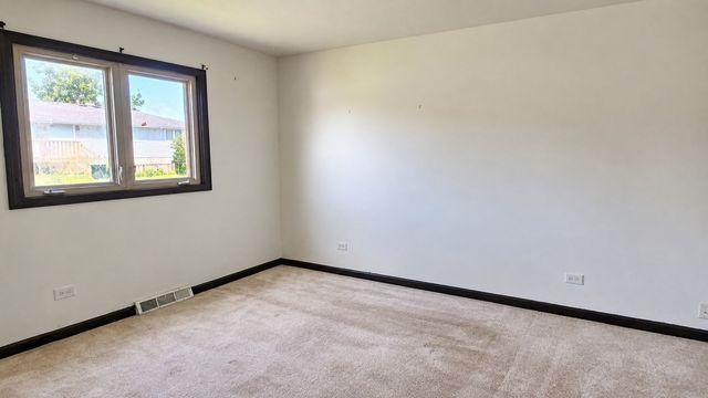 715 E 193rd Place, Glenwood, IL 60425