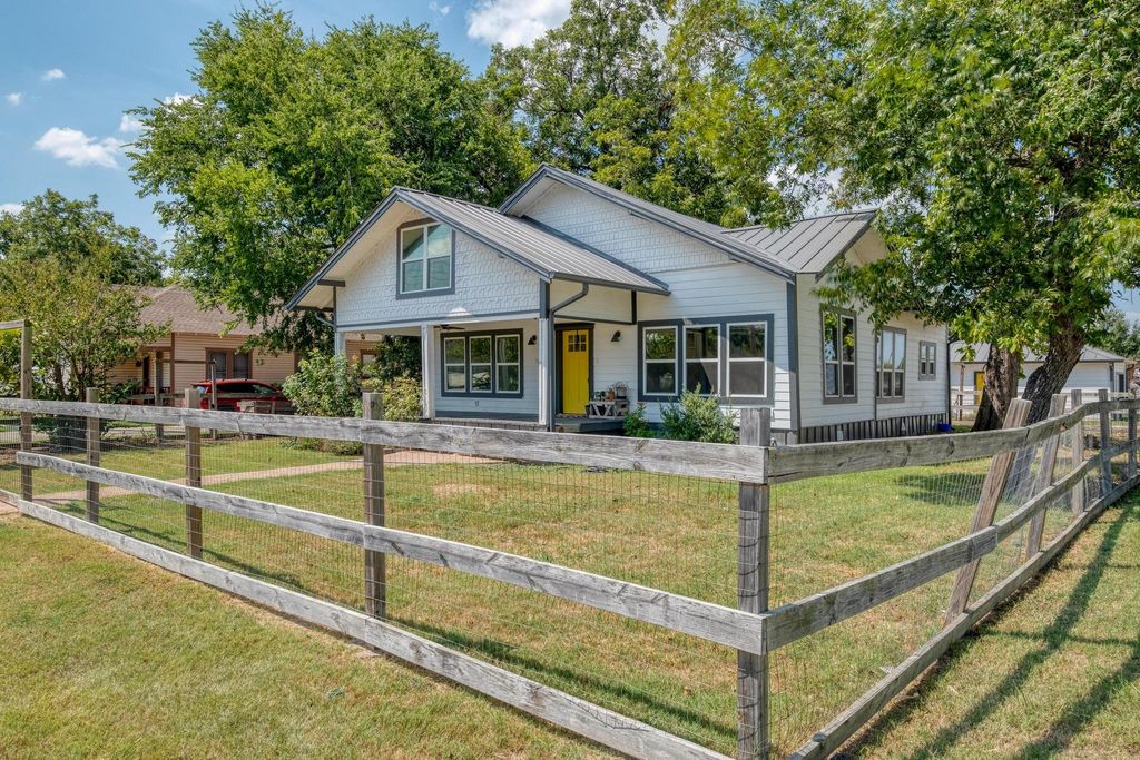 107 N Brazos ST, Granger, TX 76530