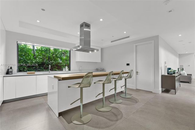 10 Samana Dr, Miami, FL 33133