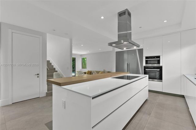 10 Samana Dr, Miami, FL 33133