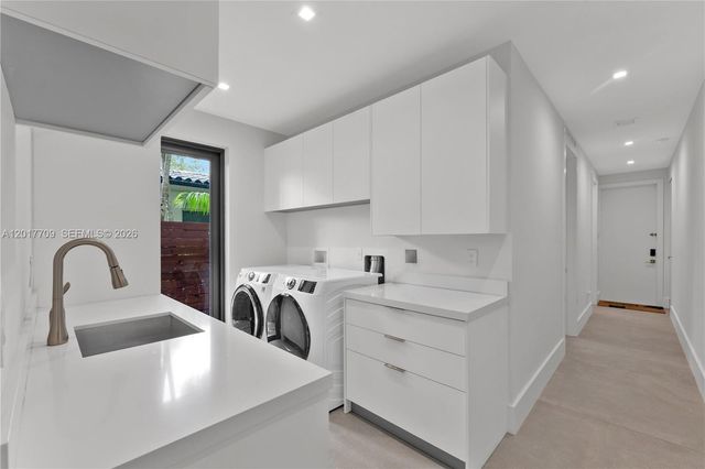 10 Samana Dr, Miami, FL 33133