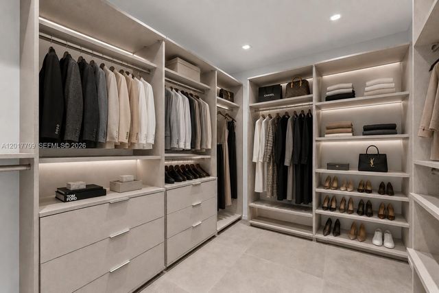 10 Samana Dr, Miami, FL 33133