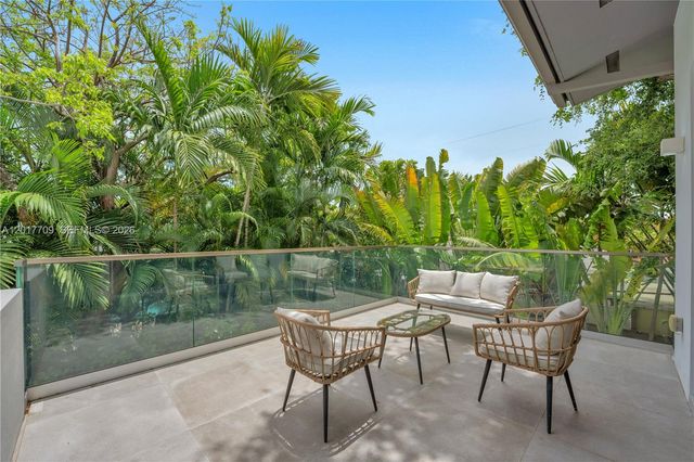 10 Samana Dr, Miami, FL 33133