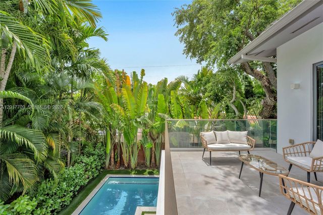 10 Samana Dr, Miami, FL 33133