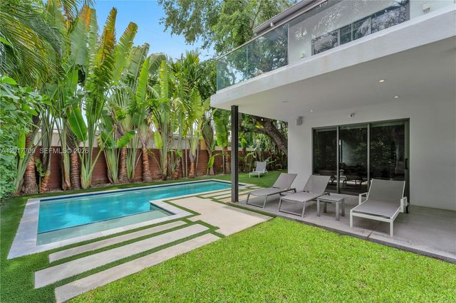 10 Samana Dr, Miami, FL 33133