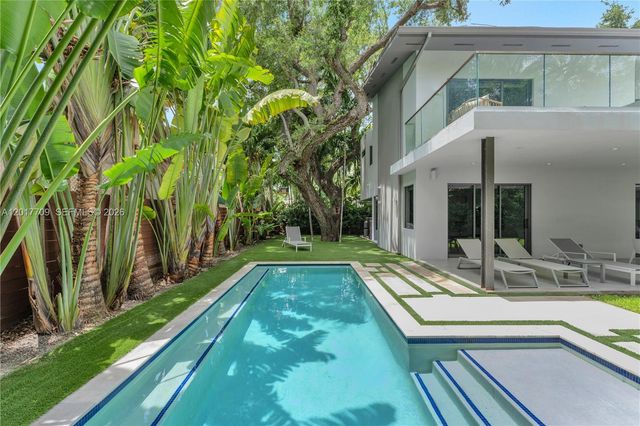 10 Samana Dr, Miami, FL 33133