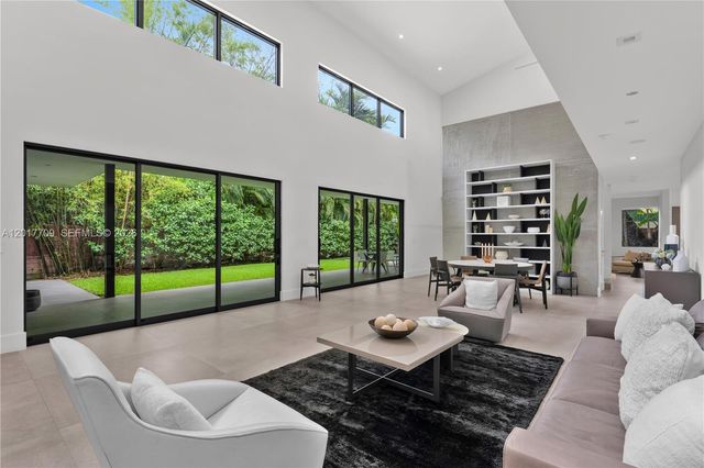 10 Samana Dr, Miami, FL 33133