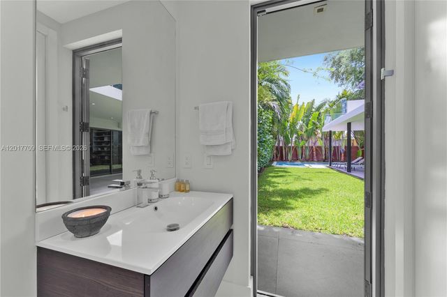 10 Samana Dr, Miami, FL 33133