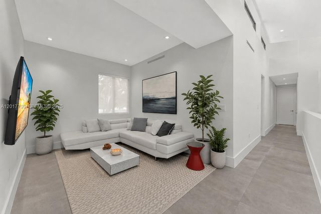 10 Samana Dr, Miami, FL 33133