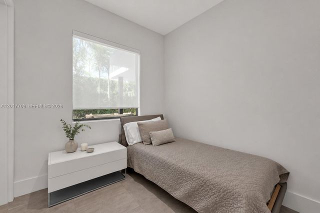 10 Samana Dr, Miami, FL 33133