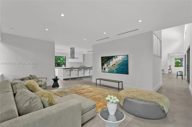 10 Samana Dr, Miami, FL 33133