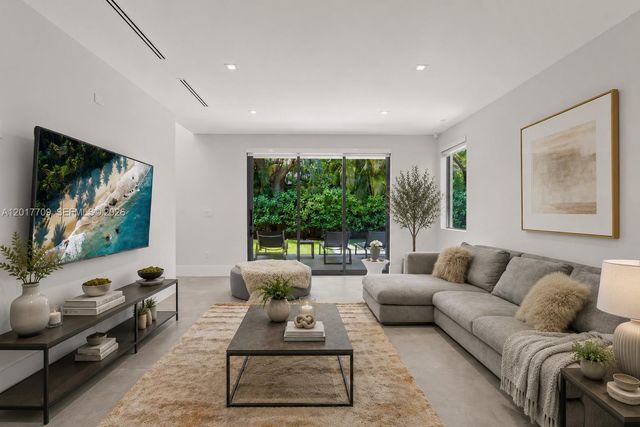 10 Samana Dr, Miami, FL 33133