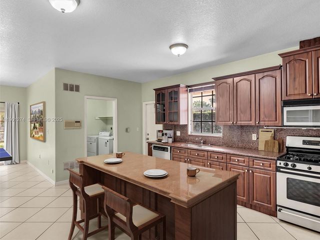 279 NW 119th Avenue, Miami, FL 33182