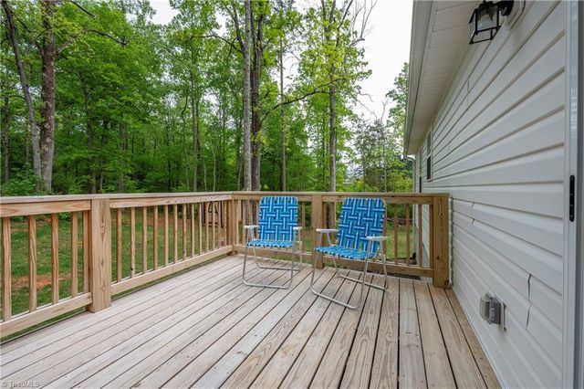 2943 Leslie Lane, Yadkinville, NC 27055
