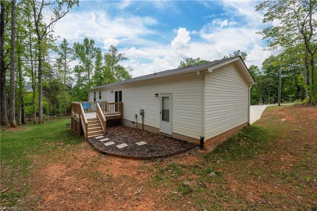 2943 Leslie Lane, Yadkinville, NC 27055