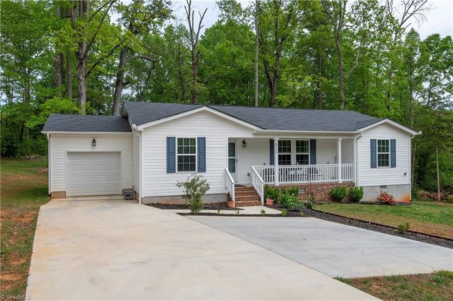 2943 Leslie Lane, Yadkinville, NC 27055
