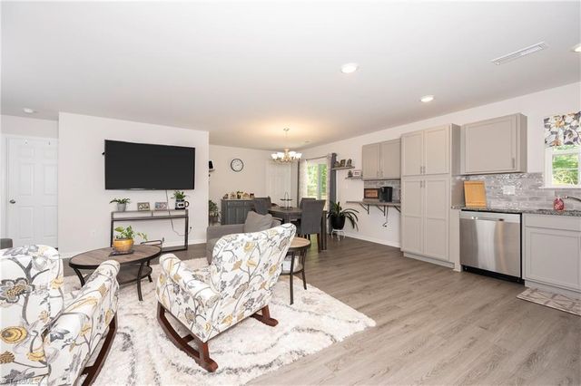 2943 Leslie Lane, Yadkinville, NC 27055