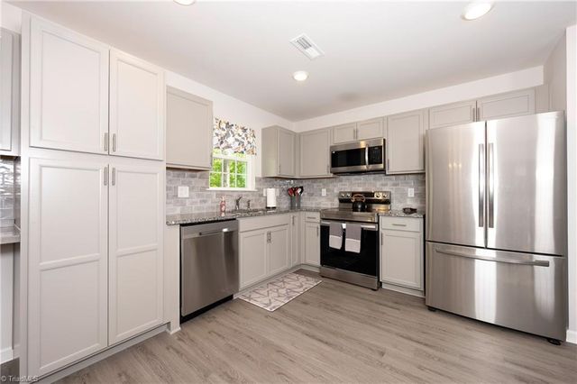 2943 Leslie Lane, Yadkinville, NC 27055