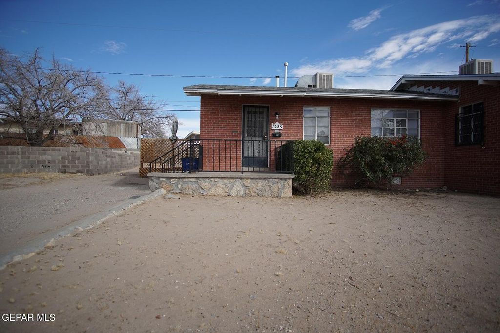 1226 Huckleberry Street, El Paso, TX 79903