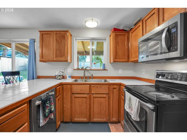 33316 Sw MEADOWBROOK Dr, Scappoose, OR 97056