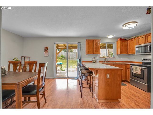 33316 Sw MEADOWBROOK Dr, Scappoose, OR 97056