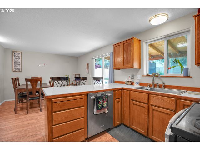 33316 Sw MEADOWBROOK Dr, Scappoose, OR 97056