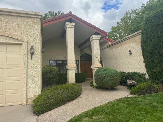 7010 Pala Mesa Court NE, Albuquerque, NM 87111