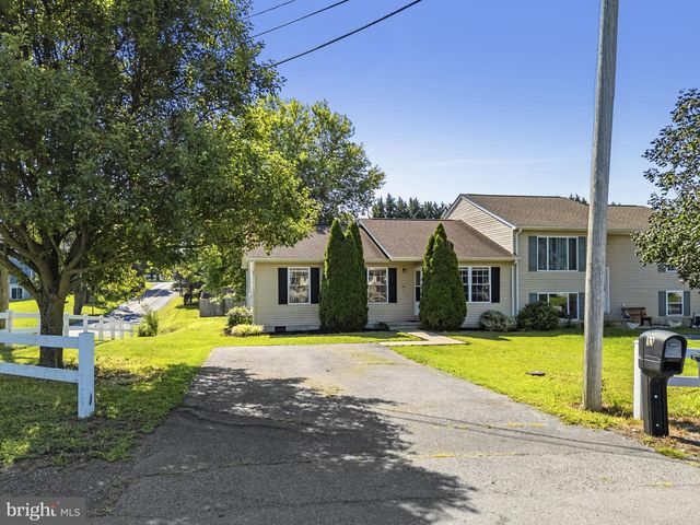 11 IDYLLWOOD DRIVE, Inwood, WV 25428