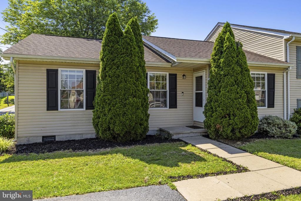 11 IDYLLWOOD DRIVE, Inwood, WV 25428