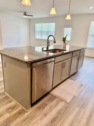 908 Cooper LN, Chesapeake, VA 23320