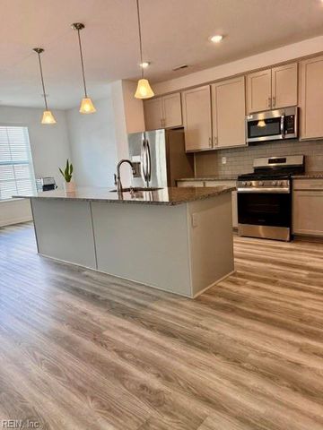 908 Cooper LN, Chesapeake, VA 23320
