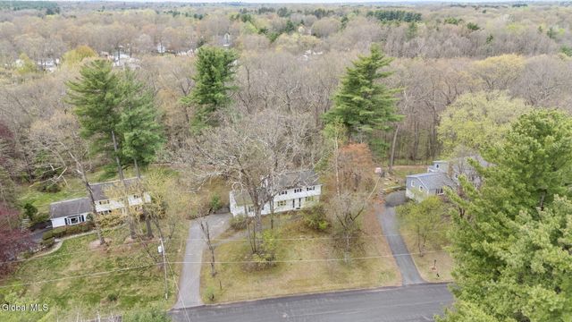 19 Glenwood Drive, Clifton Park, NY 12019