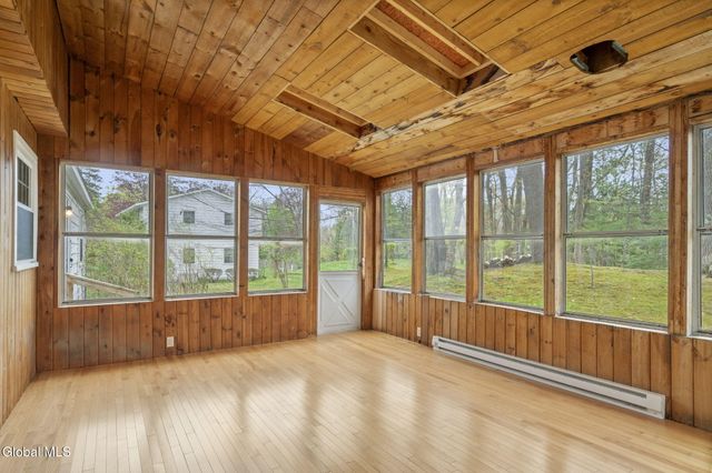 19 Glenwood Drive, Clifton Park, NY 12019