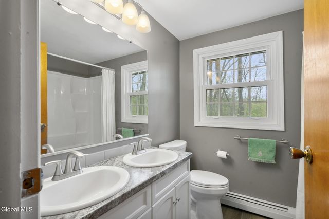 19 Glenwood Drive, Clifton Park, NY 12019
