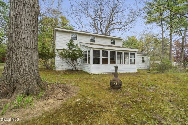 19 Glenwood Drive, Clifton Park, NY 12019