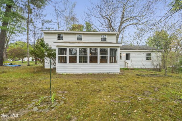 19 Glenwood Drive, Clifton Park, NY 12019